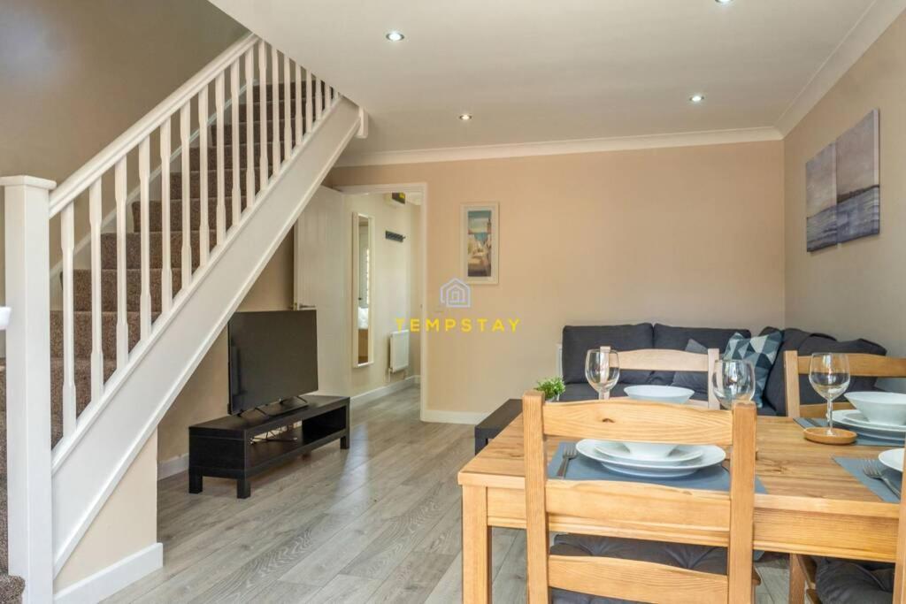 Вилла Cosy 2 Bed & Free Parking. Near Heathrow/Pinewood Слау Экстерьер фото
