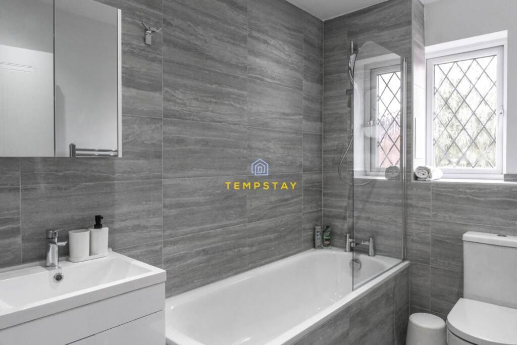 Вилла Cosy 2 Bed & Free Parking. Near Heathrow/Pinewood Слау Экстерьер фото